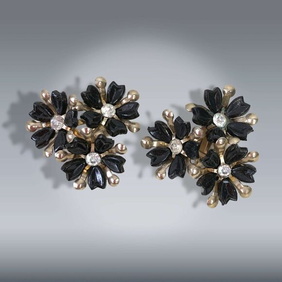 Vintage Jewelry - VINTAGE 50s Black Flower Trio Clip on Earrings Enamel and Gold Metal